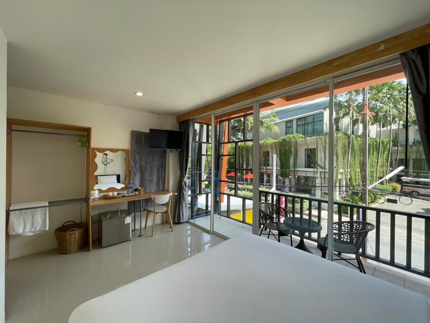 Dwell Phuket Airport Hotel At Naiyang Nai Yang Beach Buitenkant foto