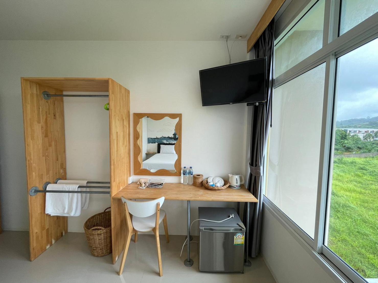 Dwell Phuket Airport Hotel At Naiyang Nai Yang Beach Buitenkant foto