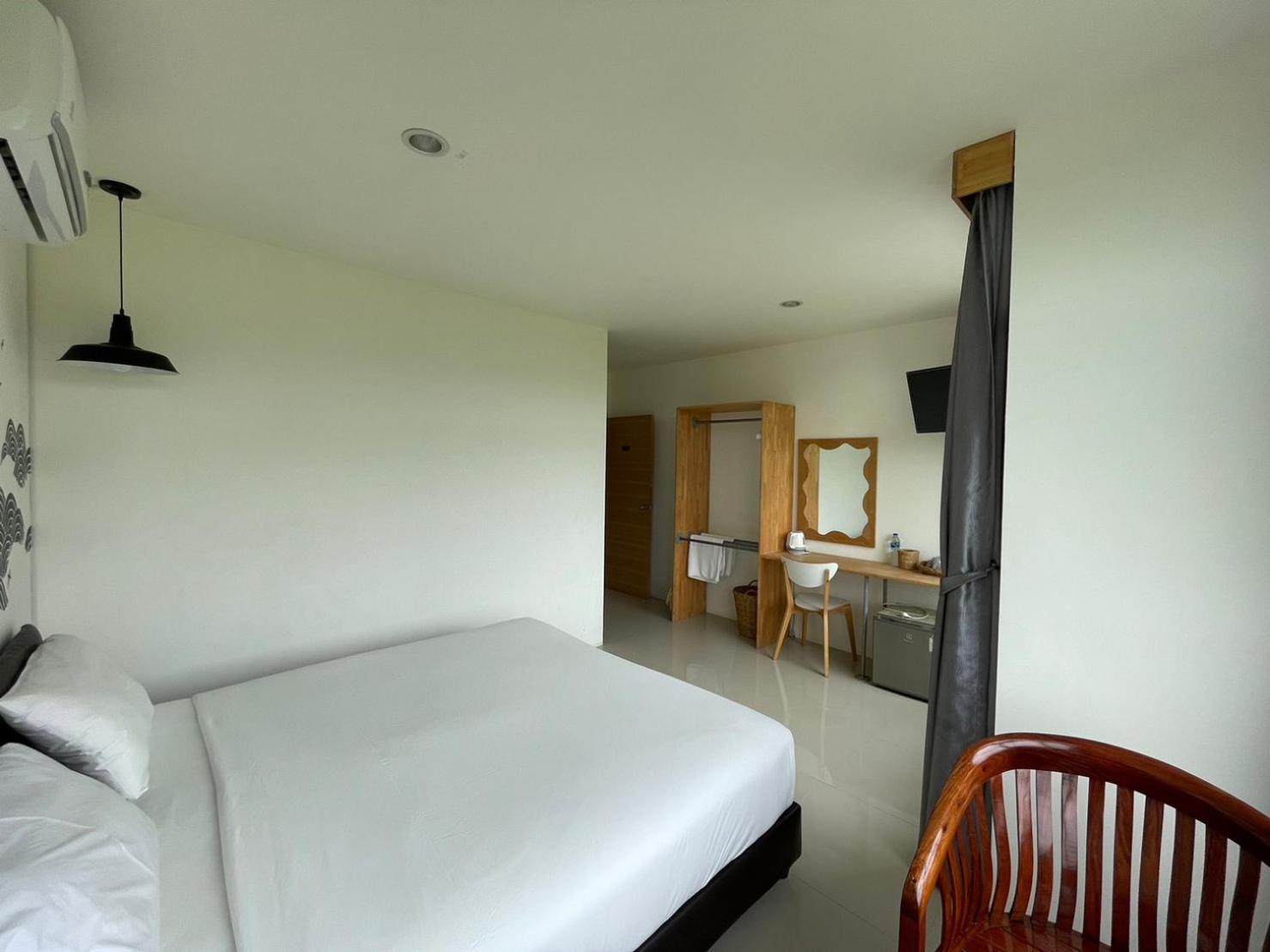 Dwell Phuket Airport Hotel At Naiyang Nai Yang Beach Buitenkant foto