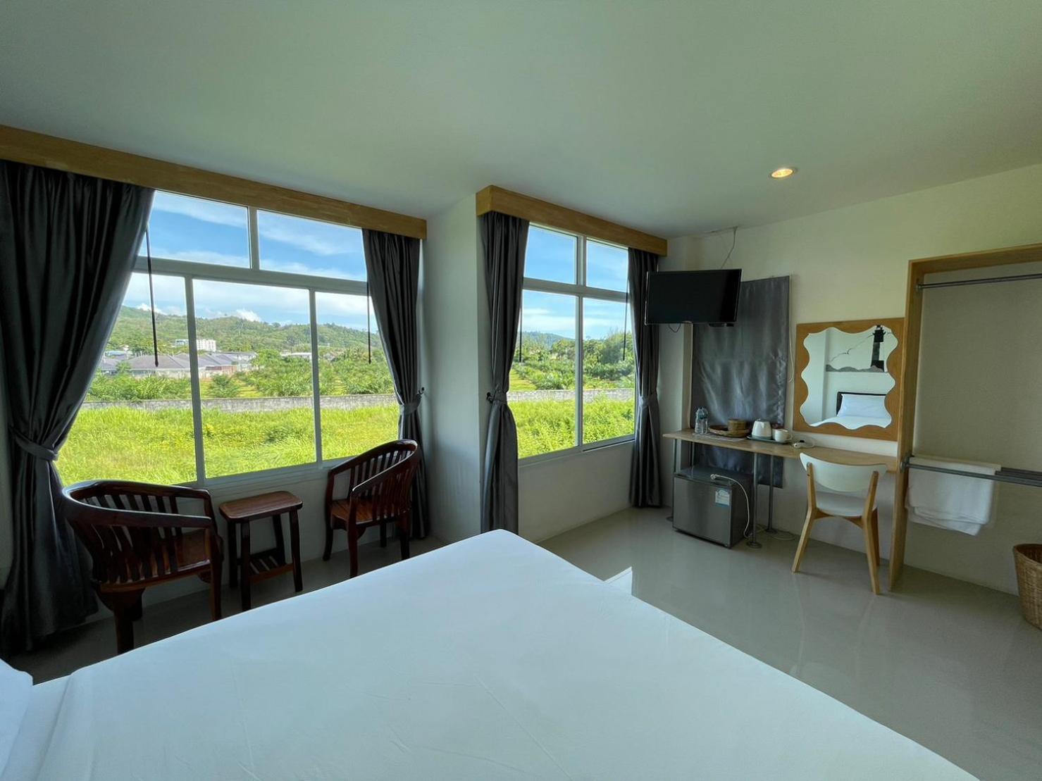 Dwell Phuket Airport Hotel At Naiyang Nai Yang Beach Buitenkant foto