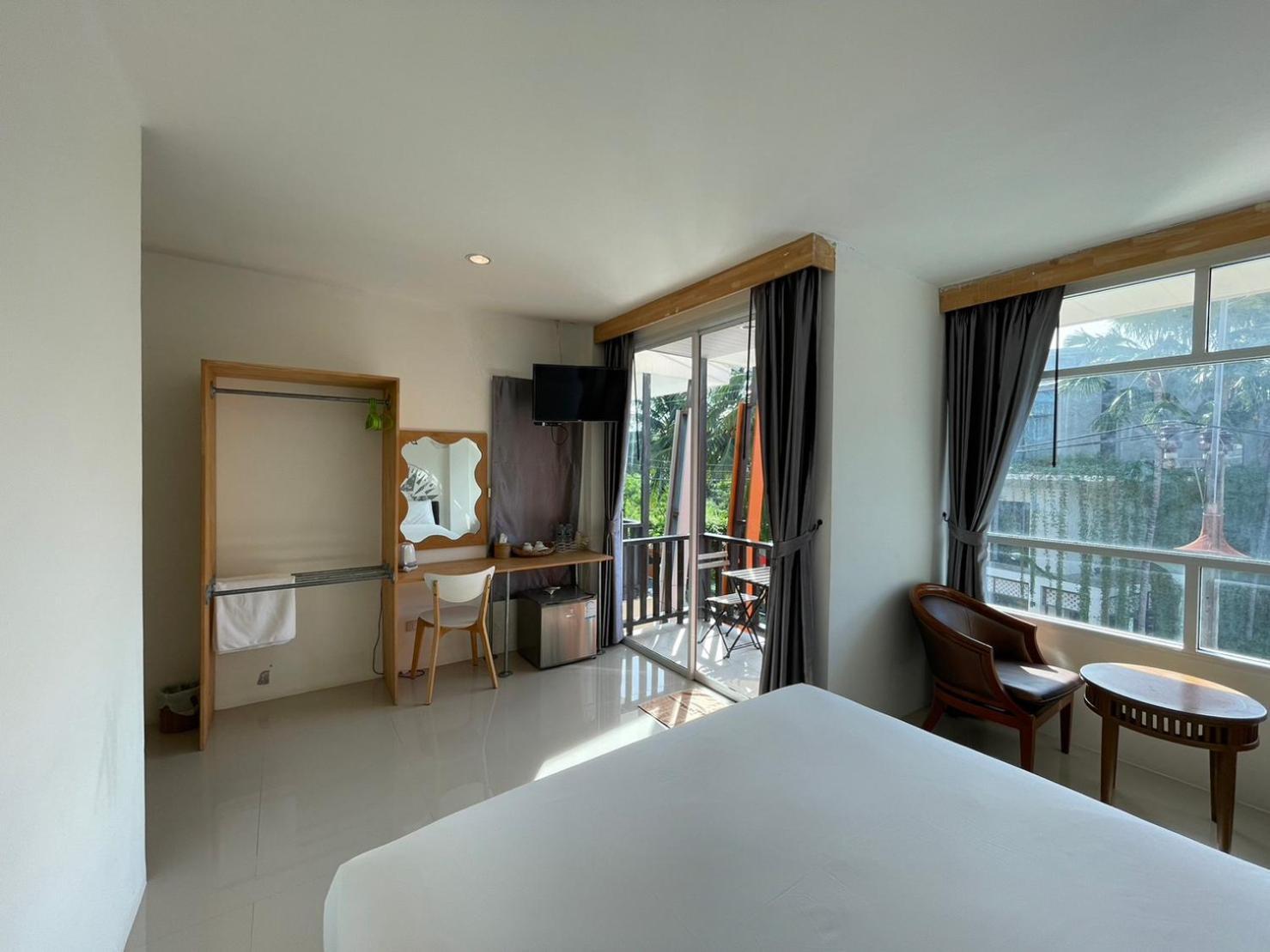 Dwell Phuket Airport Hotel At Naiyang Nai Yang Beach Buitenkant foto