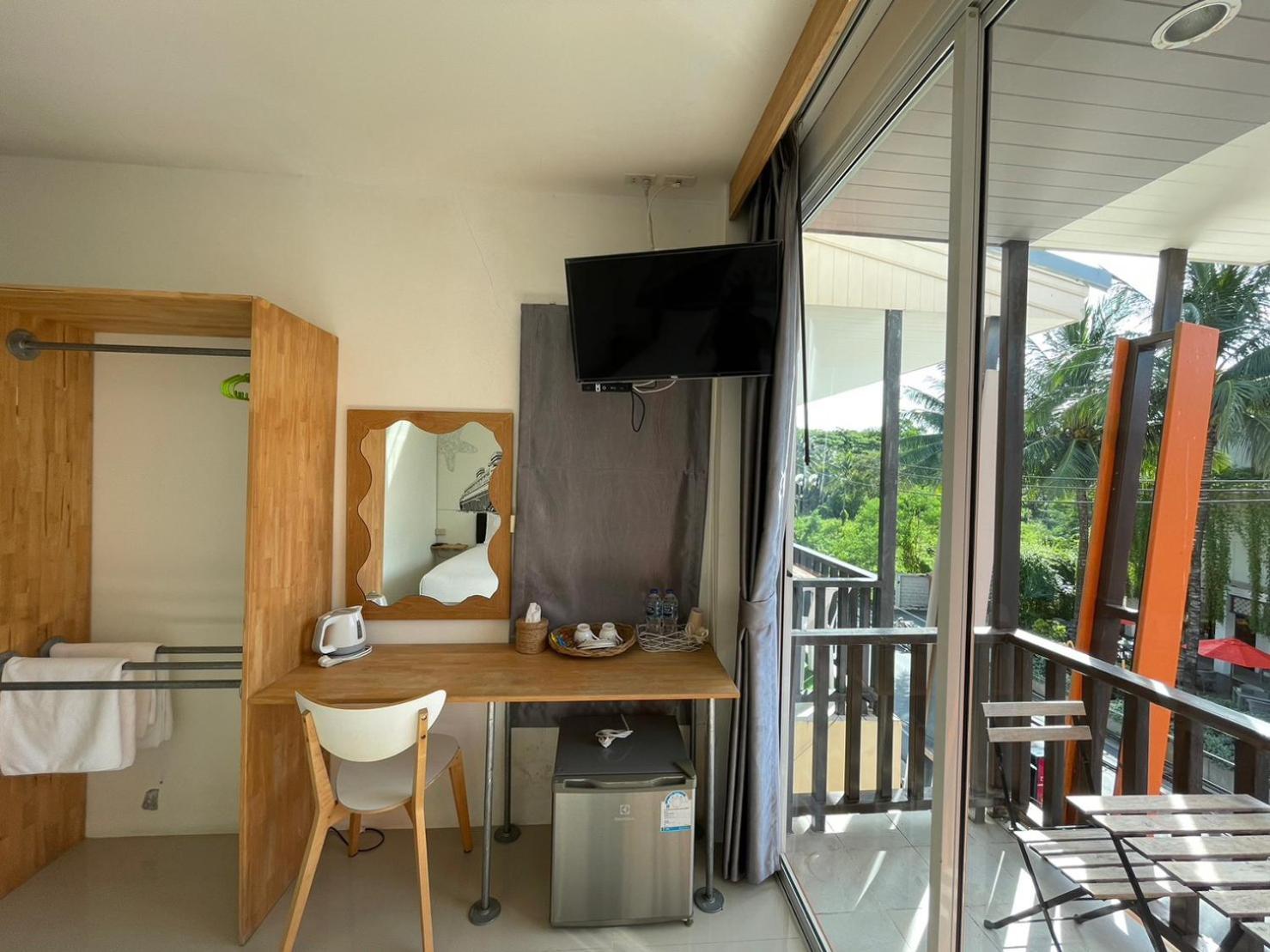 Dwell Phuket Airport Hotel At Naiyang Nai Yang Beach Buitenkant foto